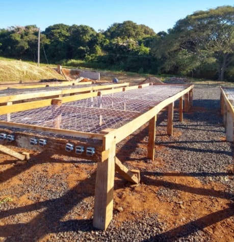 Terreiro suspenso sem cobertura